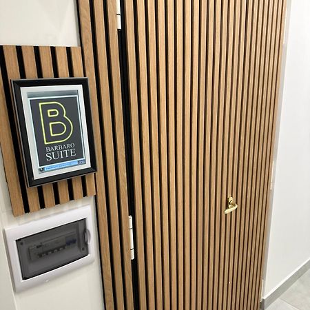 Barbaro Suite & Apartment ナポリ エクステリア 写真