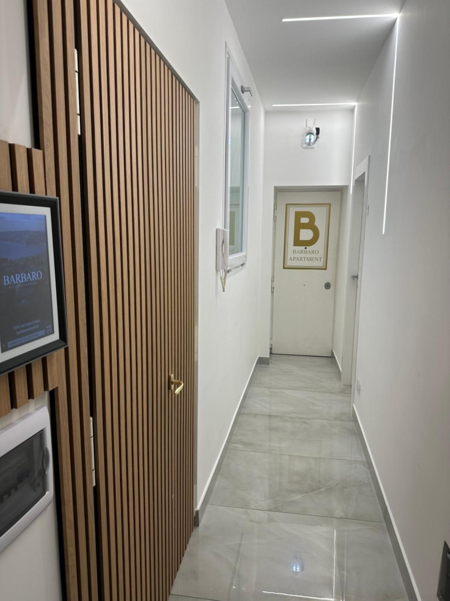 Barbaro Suite & Apartment ナポリ エクステリア 写真